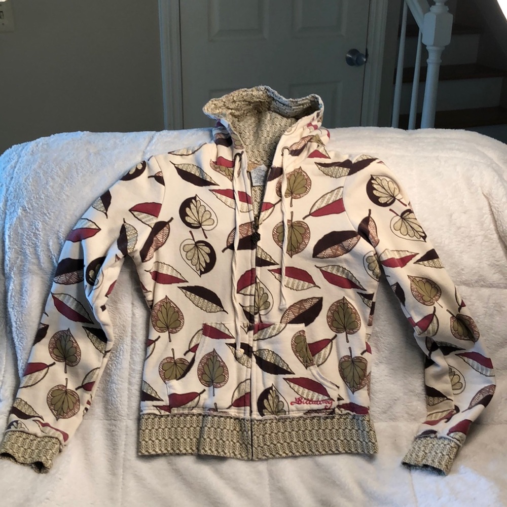 EUC Billabong zip up hoodie, tan with leaves 🍁